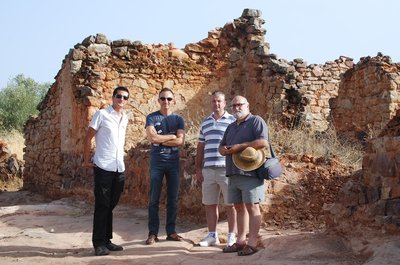 Arqueólogos visitan La Piedra del Letrero