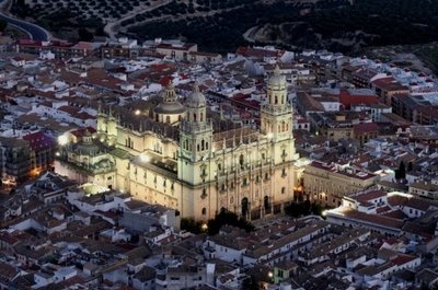 Noticia Ideal de Jaén:Los turistas preguntan sobre todo por los monumentos, las tapas y el aceite