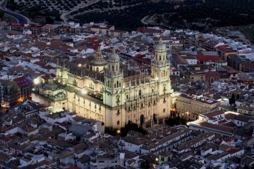 Noticia Ideal de Jaén:Los turistas preguntan sobre todo por los monumentos, las tapas y el aceite