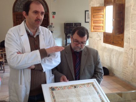 Cultura expone en el Archivo Histórico un pergamino del siglo XVI con la imagen más antigua del Santo Rostro en Jaén