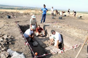 Noticia Ideal de Jaén:Las investigaciones en Cástulo se centran en la Puerta Norte y el posible edificio del mercado