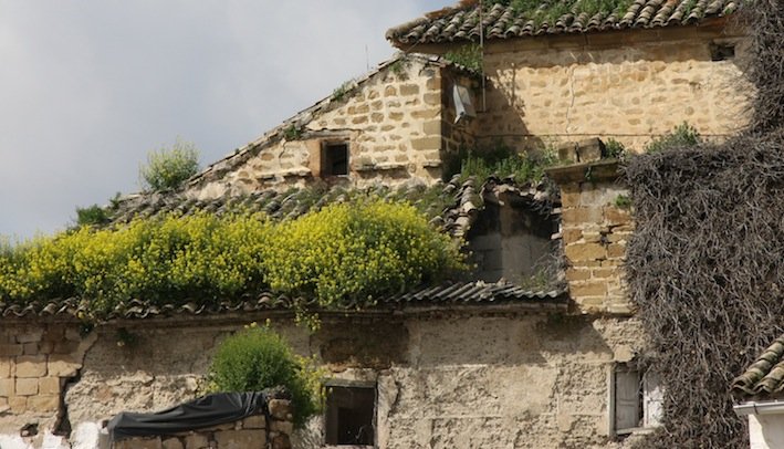 Noticia Ideal de Úbeda:Desplome de parte de una cubierta lateral de la maltrecha iglesia de San Lorenzo