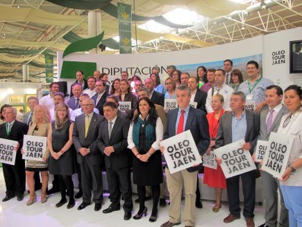 Noticia El Condado Ahora:Una placa identifica a los más de 70 establecimientos y empresas incluidos en “Oleotour”