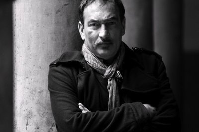 Noticia IDEAL:El escritor José Luis Serrano y Tirsos y Caretas estarán en el Certamen de Novela Histórica