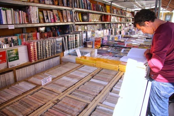 Noticia IDEAL:La plaza de Andalucía acoge la Feria del Libro Antiguo y de Ocasión