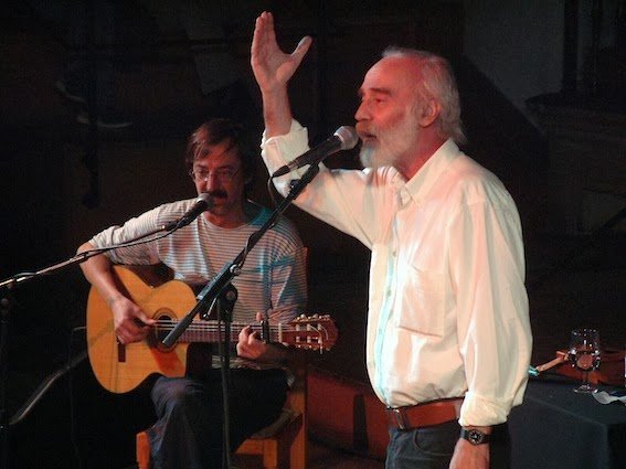 'Toser y cantar', lo último de Javier Krahe en Café Central de Baeza