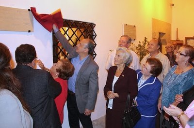 Noticia IDEAL:Cuatro décadas de historia resumidas en una exposición