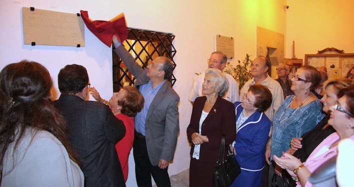 Noticia IDEAL:Cuatro décadas de historia resumidas en una exposición