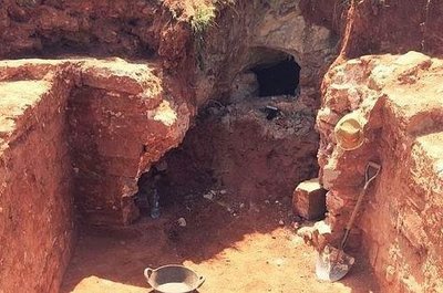 Noticia IDEAL:Hallan en Santisteban restos de una mina y una fuente romanas
