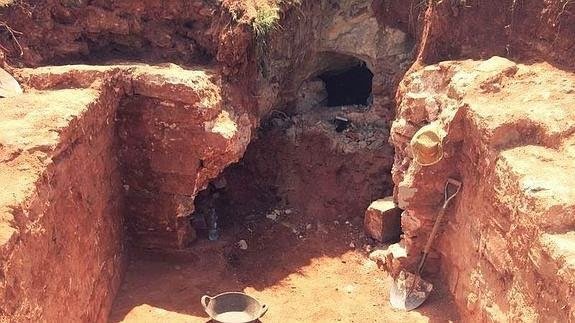 Noticia IDEAL:Hallan en Santisteban restos de una mina y una fuente romanas