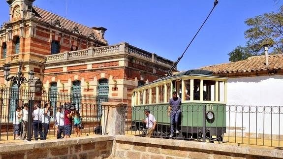 Noticia IDEAL:El último tranvía que cruzó Linares, rehabilitado como aula de Patrimonio