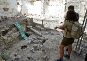 Noticia IDEAL:Descubren unas ruinas romanas del siglo IV en el barrio de la Magdalena