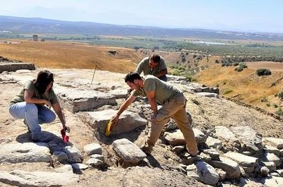 Noticia IDEAL:Hallan un torreón de gran tamaño en el yacimiento de Cástulo