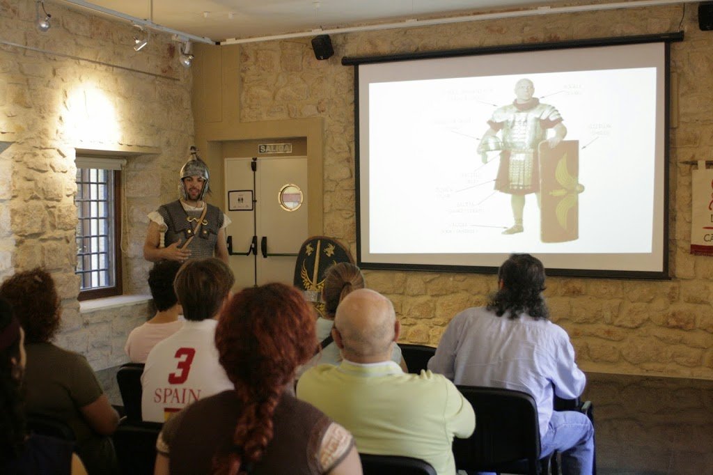 Fotos taller vestuario militar romano para los Juegos Ibero-Romanos de Cástulo