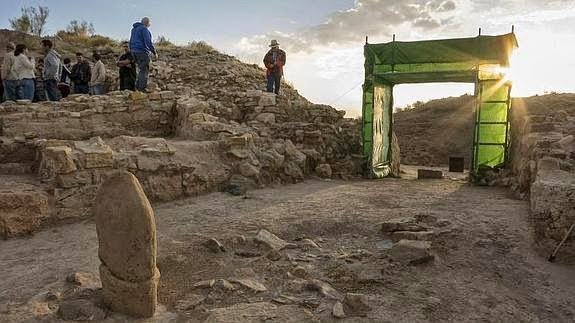 Noticia IDEAL:La Puerta del Sol de Puente Tablas revive el ritual íbero del equinoccio