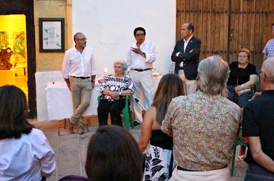 Noticia IDEAL:Las aportaciones ciudadanas hacen posible la ruta dedicada a Muñoz Molina