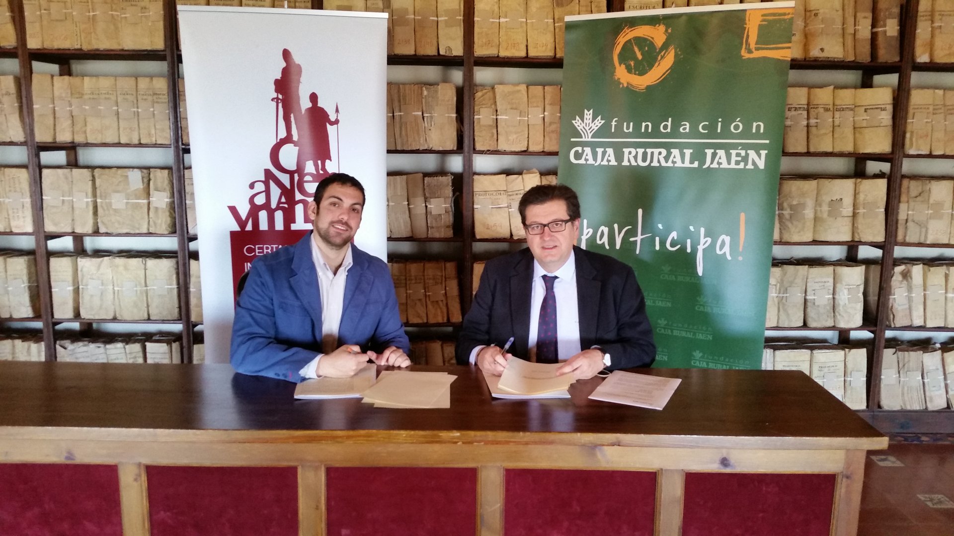 Firma del convenio entre la Fundación Caja Rural de Jaén y El Certamen de Novela Histórica de Úbeda
