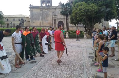 Exito del entrenamiento del grupo de recreación del Certamen de cara al público