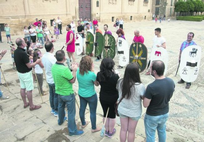 Legionarios romanos conquistan la Plaza de Vázquez de Molina