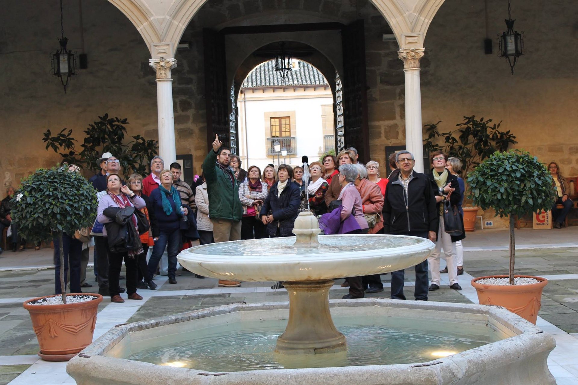 Una visita guiada gratuita donde los espíritus se alían con el Certamen Internacional de Novela Histórica “Ciudad de Úbeda”