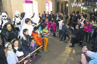 “Star Wars” cautiva a grandes y pequeños