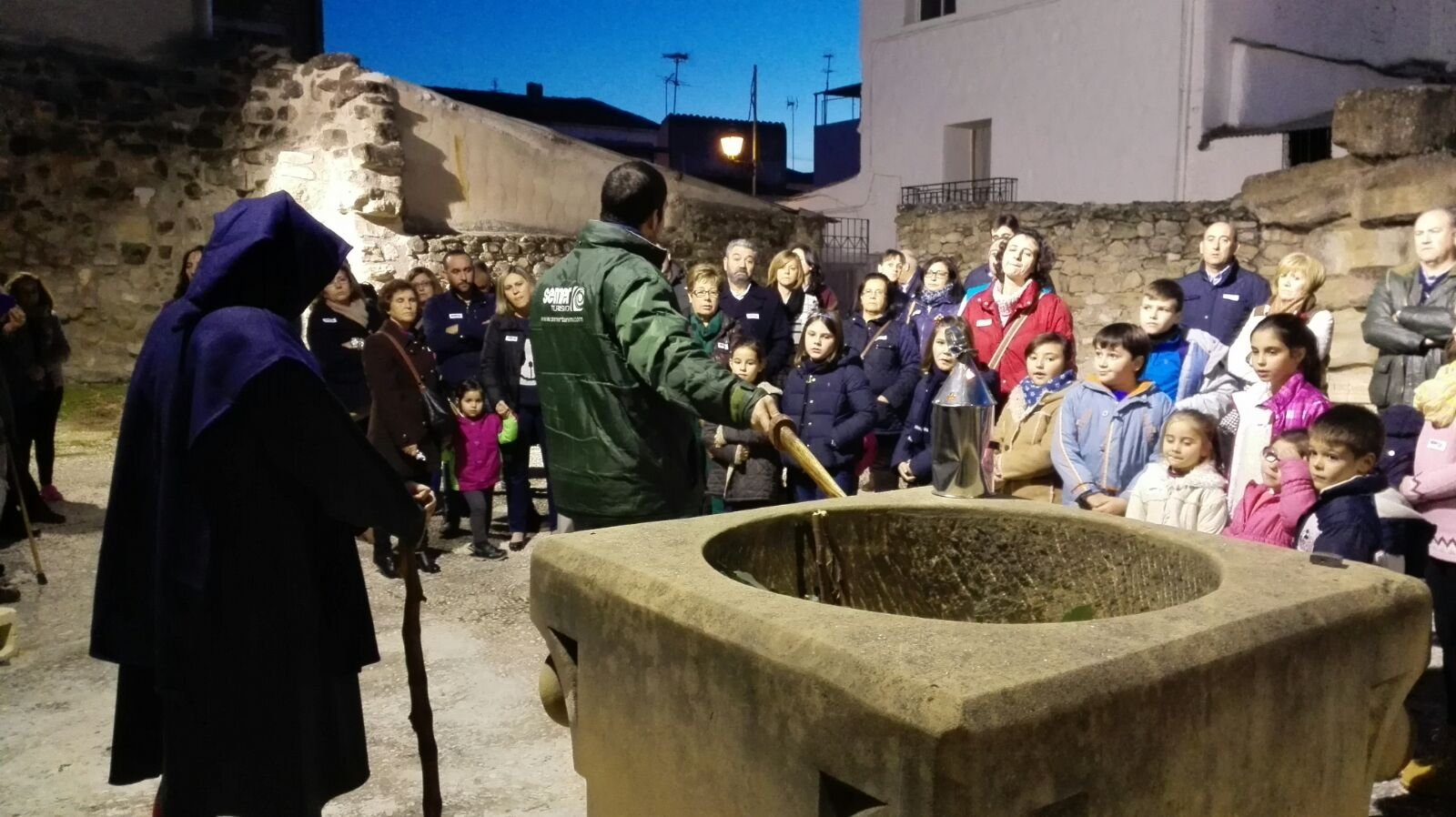 Un éxito la visita teatralizada a Ibros