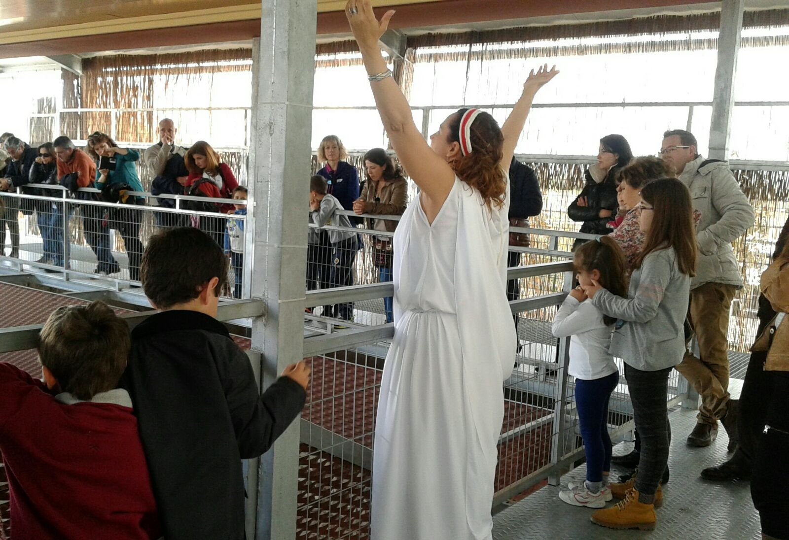 Un mes de abril viajando con teatralizadas de Iberos en Cástulo y la Cámara de Toya