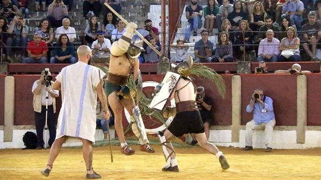 Lucha de gladiadores en la plaza de toros de Úbeda