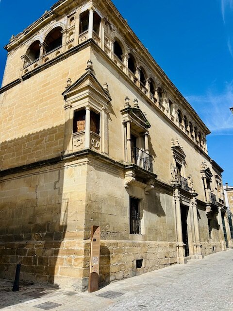 DESCUBRE EL PALACIO VELA